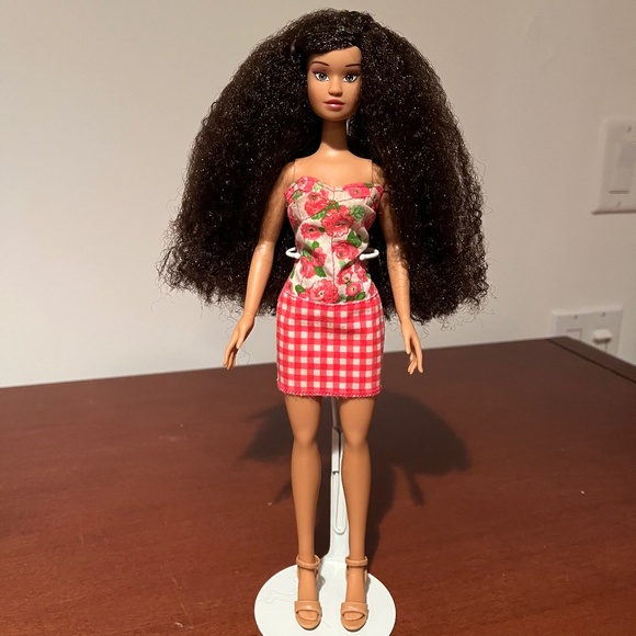 Naturalistas 11.5-inch Fashion Doll Kelsey with 4B Textured Hair - Picture 4 of 5